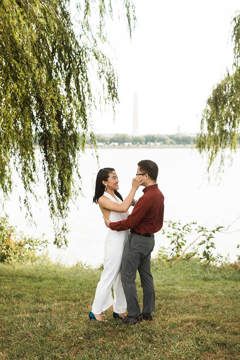 Elopement on potomac river across from washington monument. 