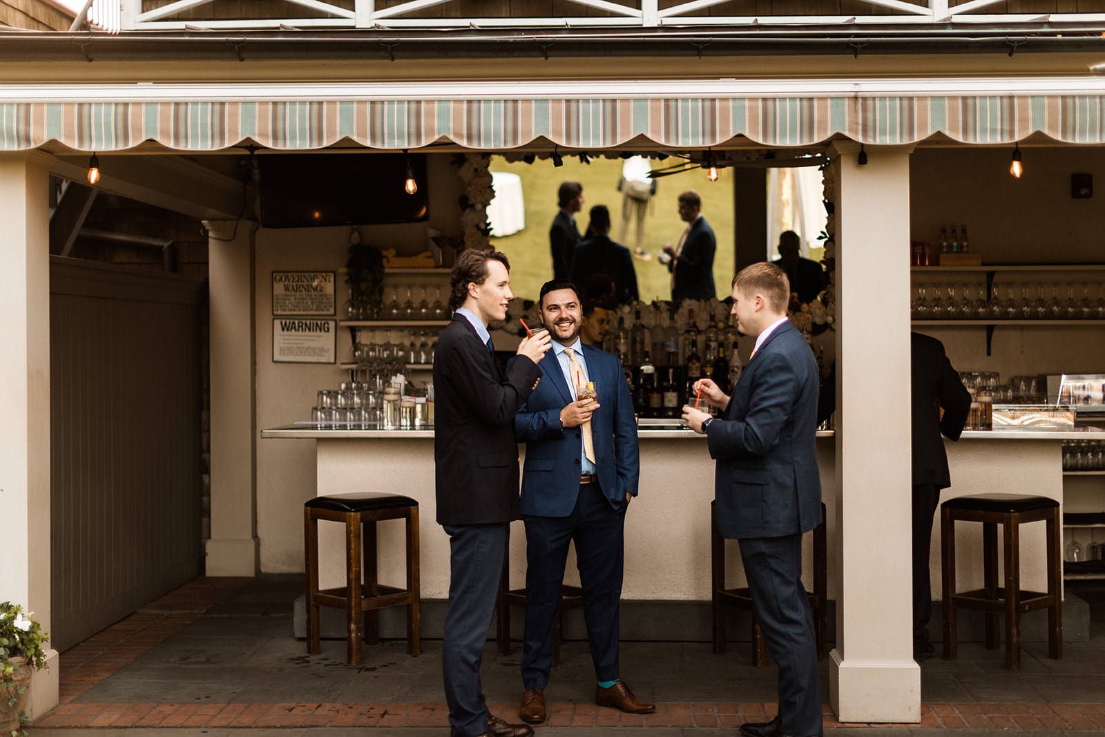 wedding guests at cocktail hour