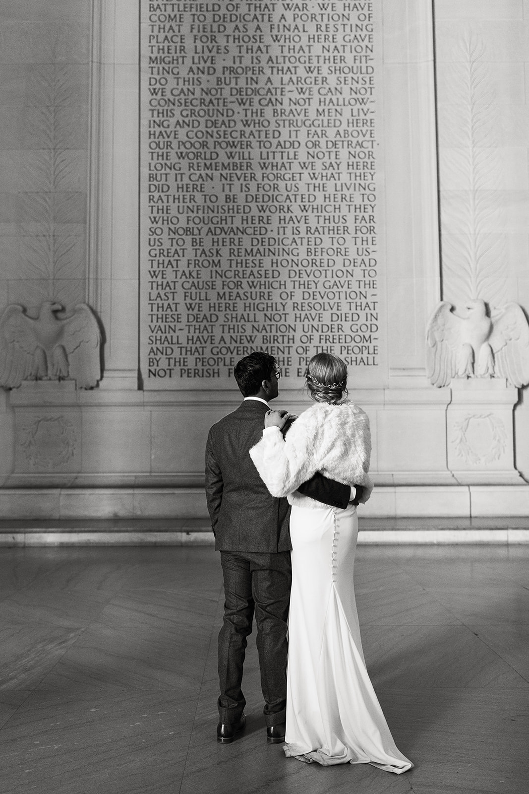 bride and groom at lincoln memorial dc