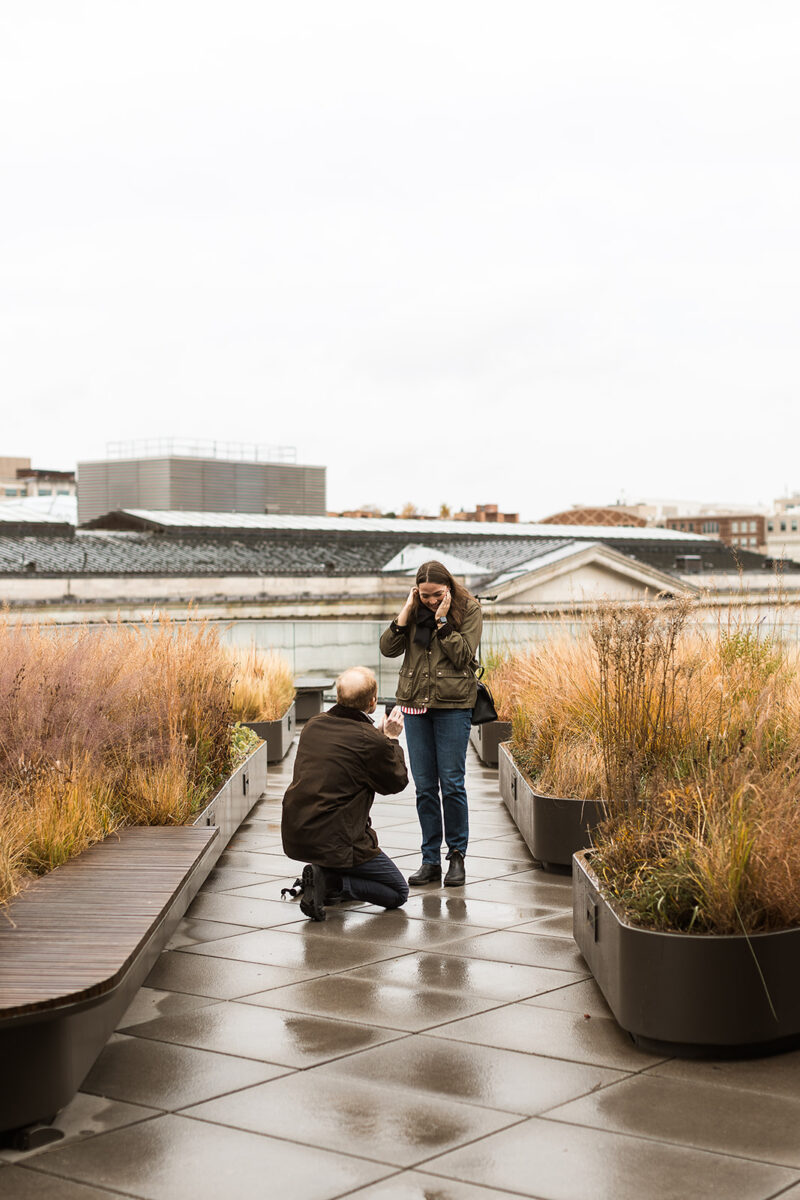 candid rooftop proposal moments at mlk library in washington dc
